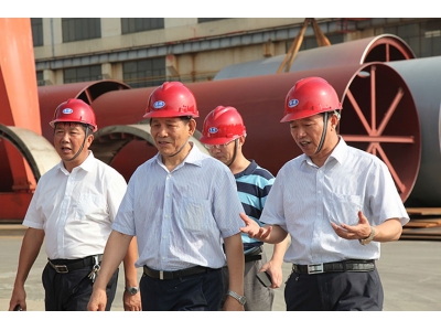 中國(guó)建材聯(lián)合會(huì)喬龍德會(huì)長(zhǎng)調(diào)研鵬飛集團(tuán)